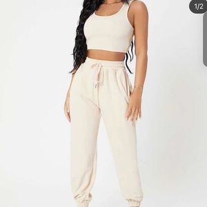 Crop top and jogging set nude